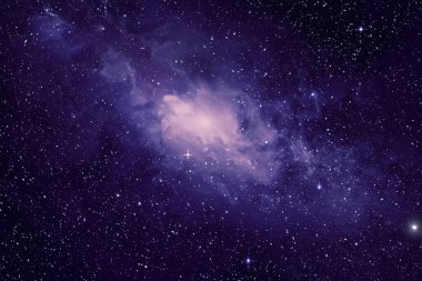 Gece gökyüzünde yıldızlar olan Samanyolu Galaksisi