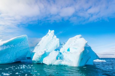 Antartika'da buz buzdağı Okyanusu ile