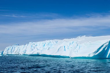 Antartika'da buz buzdağı Okyanusu ile