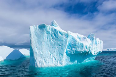 Antarktika 'da denizdeki buzdağları