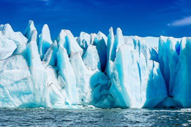 Jokulsarlon Gölü 'ndeki buzdağı, Güney İzlanda