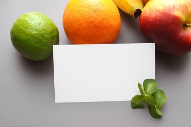 taze meyve ve boş kart