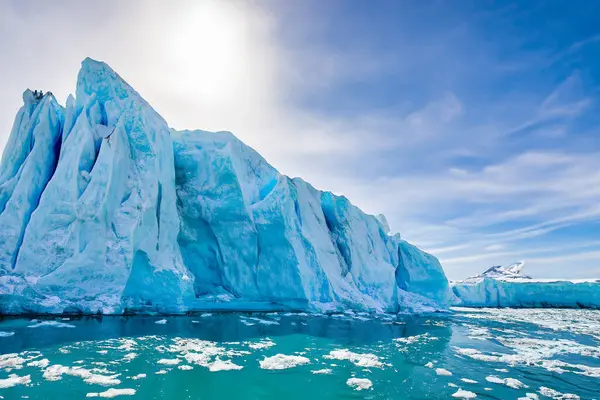 Eis Der Antarktis Mit Eisberg Ozean Stockbild