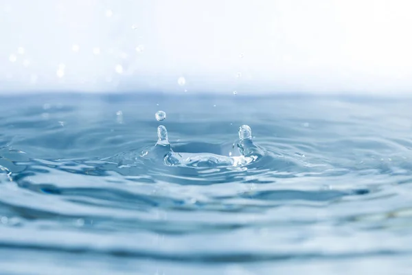 水クローズアップショットのスプラッシュ ウォータードロップア — ストック写真