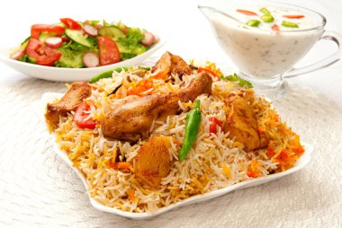  Tavuk Biryani, son derece lezzetli ve baharatlı Hint pilavı..