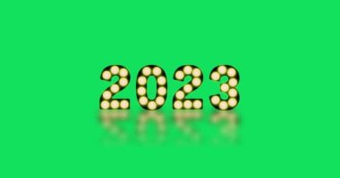 2023 model ampul metni yeşil ekran arkaplanına yansıyor. Yanıp sönen ışıklarla 2023 metni. Animasyon videosu. Ampul işareti.