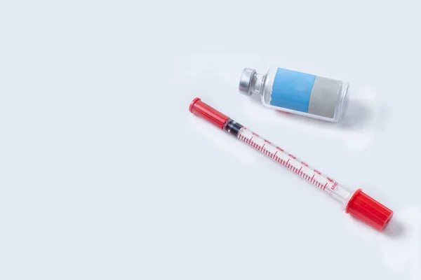 Medical Vials Injection Syringe White Background Copy Space — Stock Photo, Image