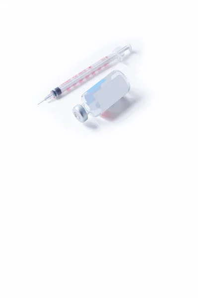 Vaccinflaska Och Spruta Isolerad Vit Bakgrund Vaccin Mot Coronavirus — Stockfoto