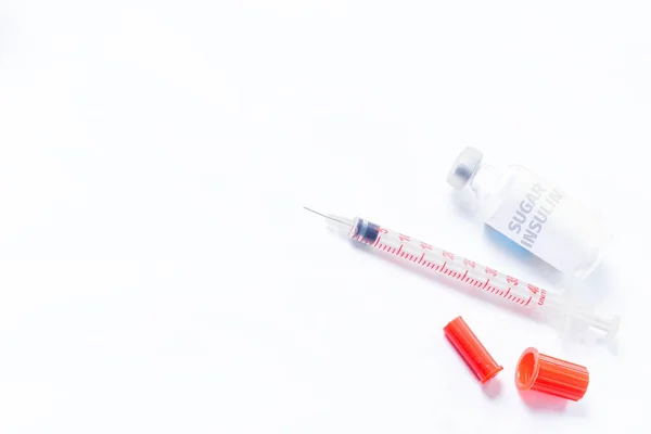 Medizinische Spritze Und Zucker Insulin Für Diabetes Auf Weißem Hintergrund — Stockfoto