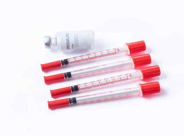 Medische Injectieflacons Spuiten Een Witte Achtergrond Geïsoleerd — Stockfoto