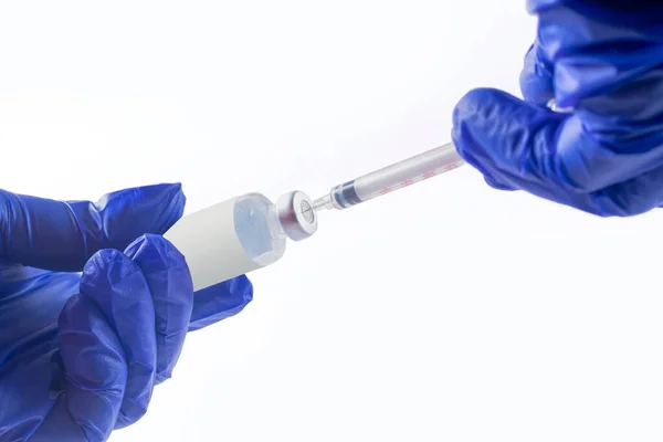 Concetto Vaccinazione Mano Del Medico Guanti Blu Tiene Flacone Siringa — Foto Stock