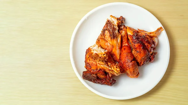 접시에 닭고기 — 스톡 사진