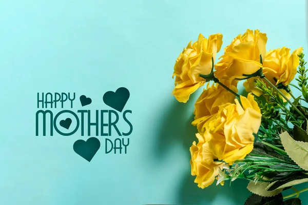 어머니의 Happy Mothers Day 파란색 배경에 꽃다발 — 스톡 사진