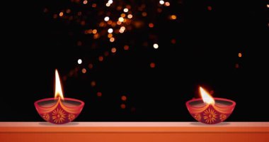 Havai fişek patlaması Diwali festivali kutlamaları sırasında siyah arka plan ve duvarda yanan gaz lambası üzerinde bokeh etkisi yarattı.