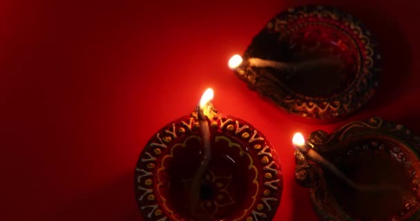 Лампа Горит Красном Фоне Празднование Дивали Фестиваль Огней — стоковое видео