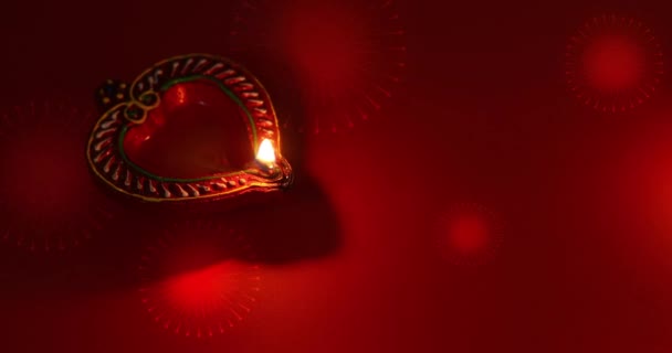 Масляна Лампа Горить Феєрверками Червоному Тлі Святкування Дівалі Фестиваль Deepam — стокове відео