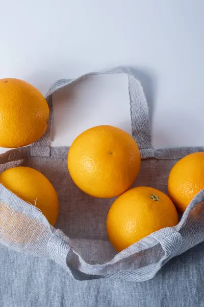 Świeże Pomarańcze Torbie Zakupy Tekstylne Białym Tle Widok Góry Zdjęcie Stockowe
