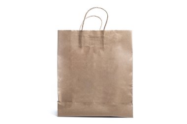 Alışveriş ve ambalaj ihtiyaçları için sürdürülebilir bir alternatif sunan sağlam kulplu çevre dostu kahverengi bir kese kağıdı..