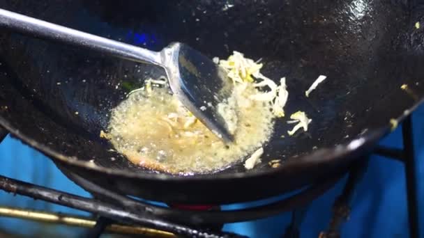 Zubereitung Von Gebratenem Reis Aus Indonesien Wok Garnelen Mit Gebratenem — Stockvideo