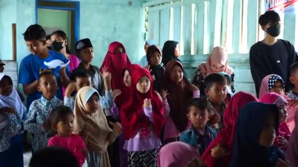 Tarakan Indonezja 2022 Lipca Indonezyjskie Dzieci Śpiewają Tańczą Razem Tarakan — Wideo stockowe
