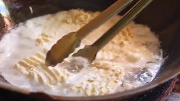 Instant Nudeln Kochendem Wasser — Stockvideo