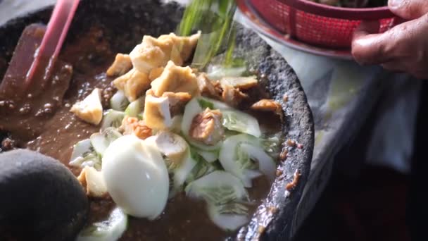 Preparing Rujak Petis Rujak Petis Traditional Food Java Made Steamed — Stock Video