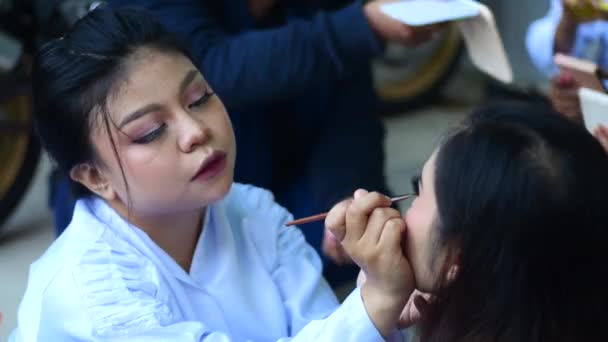 Tarakan Indonésia 08182022 Jaranan Jathilan Dançarina Aplicando Maquiagem Rosto Agosto — Vídeo de Stock
