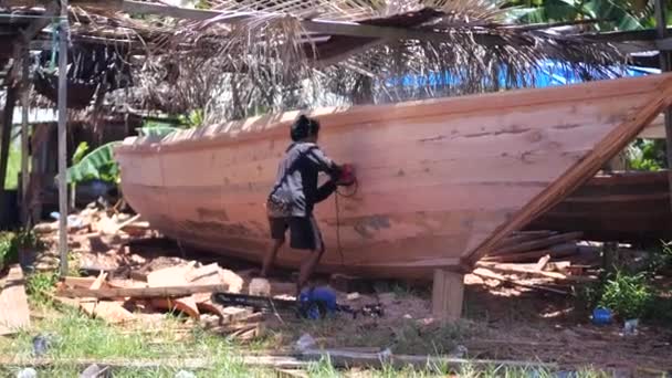 Tarakan Indonésia 2022 Barco Madeira Tradicional Indonésio Que Faz Barco — Vídeo de Stock