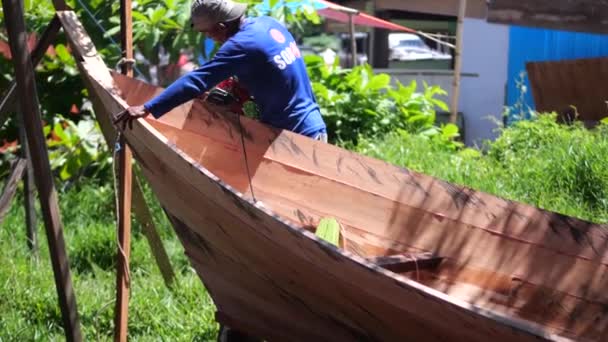 印度尼西亚塔拉坎 2022年8月22日 印度尼西亚传统木船 在印度尼西亚塔拉坎造船 建造传统木船 选择性重点 — 图库视频影像