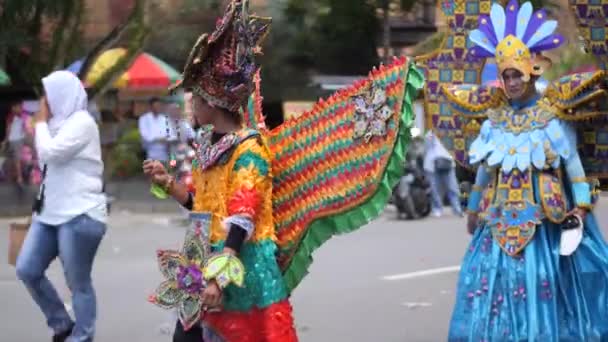 Tarakan Indonesië10 2022 Parade Deelnemers Aan Multiculturele Traditionele Kleding Iraw — Stockvideo