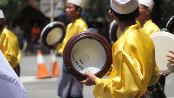 Endonezya Tarakan Ağustos 2022 Tarakan Sakinleri Endonezya Ulusal Marşını Söyleyerek — Stok video