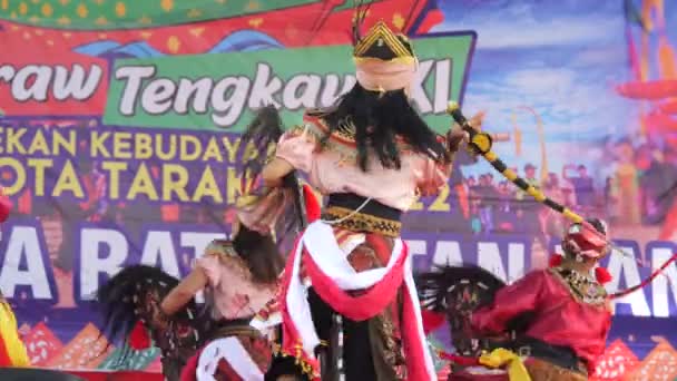 Tarakan Indonesien 2022 Jarananskt Framträdande Scen För Att Fira Iraw — Stockvideo
