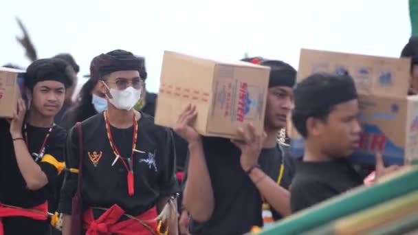 Tarakan Indonesia Octubre 2022 Los Hombres Tradicionales Tribu Tidung Caminando — Vídeo de stock