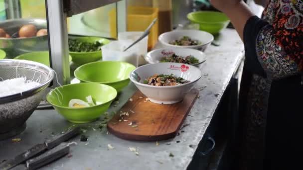 Tarakan Indonesia Octubre 2022 Marchante Que Prepara Sopa Carne Fresca — Vídeos de Stock