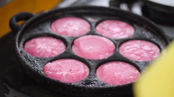 Proces Výroby Karabikangu Indonéské Tradiční Pouliční Stravy Rýžové Mouky Kokosového — Stock video