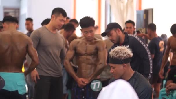 Bodybuilding Competition Backstage Contestant Being Oiled Fake Tan Applied Skin — Stock Video