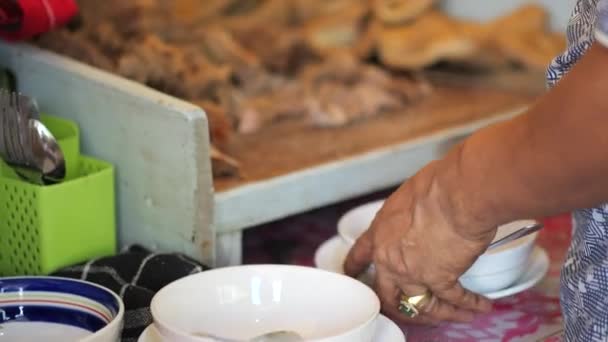 Leverancier Bereidt Coto Makassar Traditonal Beef Soup Coto Makassar Traditioneel — Stockvideo