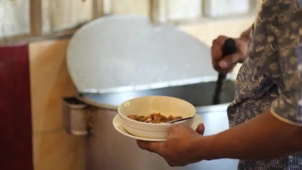 Vendor Preparing Coto Makassar Traditonal Beef Soup Coto Makassar Traditional — Stock Video