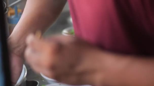 Vedere Unui Penjual Mie Ayam Bakso Sau Vânzător Tăiței Pui — Videoclip de stoc