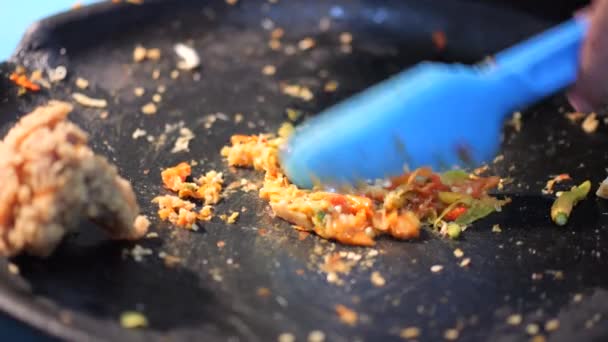 Ayam Geprek Yapıyorum Kırmızı Biber Soslu Güneyin Ezilmiş Tavuğunun Popüler — Stok video