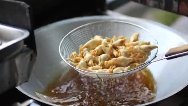 Ein Indonesischer Straßenhändler Brät Pisang Molen Gebratene Bananencreme Wok Herstellung — Stockvideo