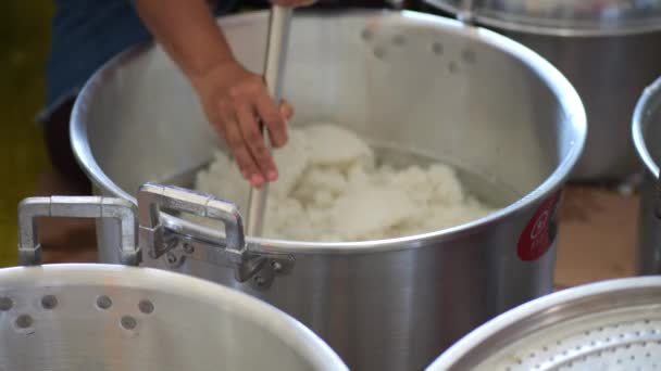 Donna Tribù Tidung Preparare Asyura Porridge Tarakan Indonesia Fare Tradizionale — Video Stock