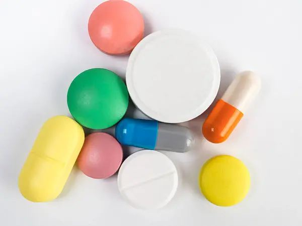 Medicamentos Coloridos Pastillas Primer Plano Pila Comprimidos Color Amarillo Verde — Foto de Stock