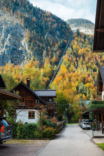 Vertical View Mountain Village Austrian Alps Autumn Landscape Hallstatt Austria — Stock Photo, Image