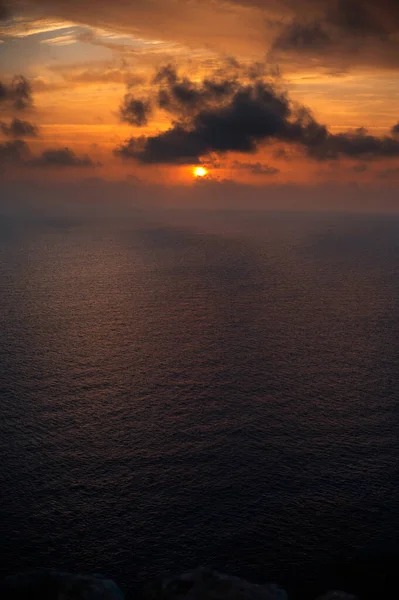 Fascinante Pôr Sol Verão Sobre Mar Mediterrâneo Azul Calmo Chipre — Fotografia de Stock