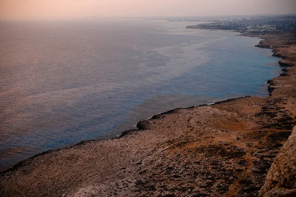 Avondtijd Donkerblauwe Middellandse Zee Rotsen Natuur Van Cyprus Rustige Ontspanning — Stockfoto