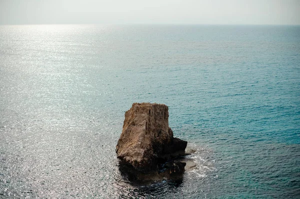 Oude Stenen Formatie Tussen Helderblauwe Middellandse Zee Ayia Napa Natuurlijke — Stockfoto