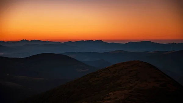 Paisaje Montaña Con Cielo Colorido Durante Increíble Atardecer Verano Fascinante —  Fotos de Stock