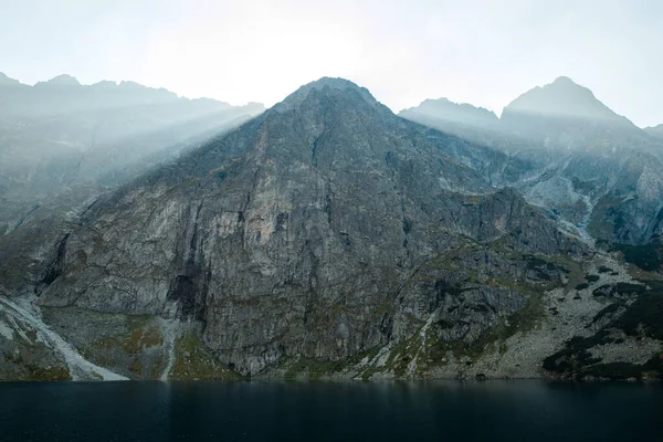 Природный Ландшафт Могучих Скалистых Гор Национального Парка Татры Польше Утреннее — стоковое фото