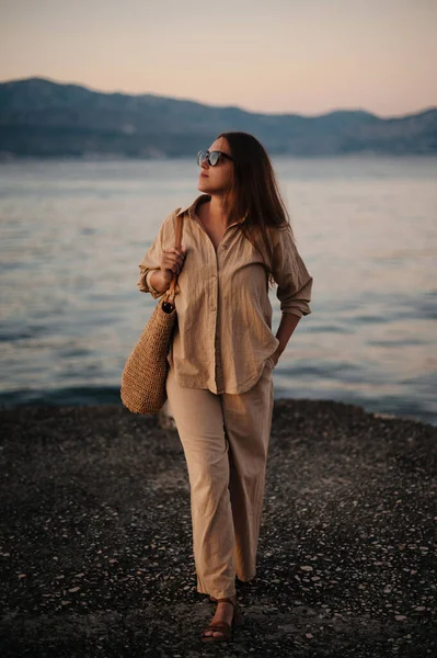 Charming Lady Wearing Beige Suit Straw Bag Posing Seashore Looking — Stock Photo, Image